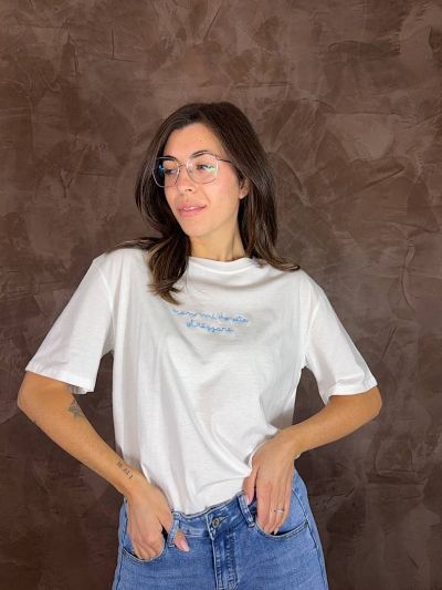 T-shirt donna con scritta in cotone taglia unica indossata - La Mercerie