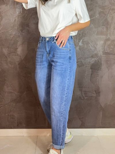 Jeans donna baggy denim fermo indossato - La Mercerie