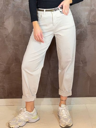 pantalone donna baggy cotone beige elasticizzato indossato - La Mercerie