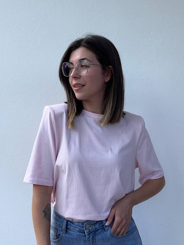 T-shirt basic con spalline