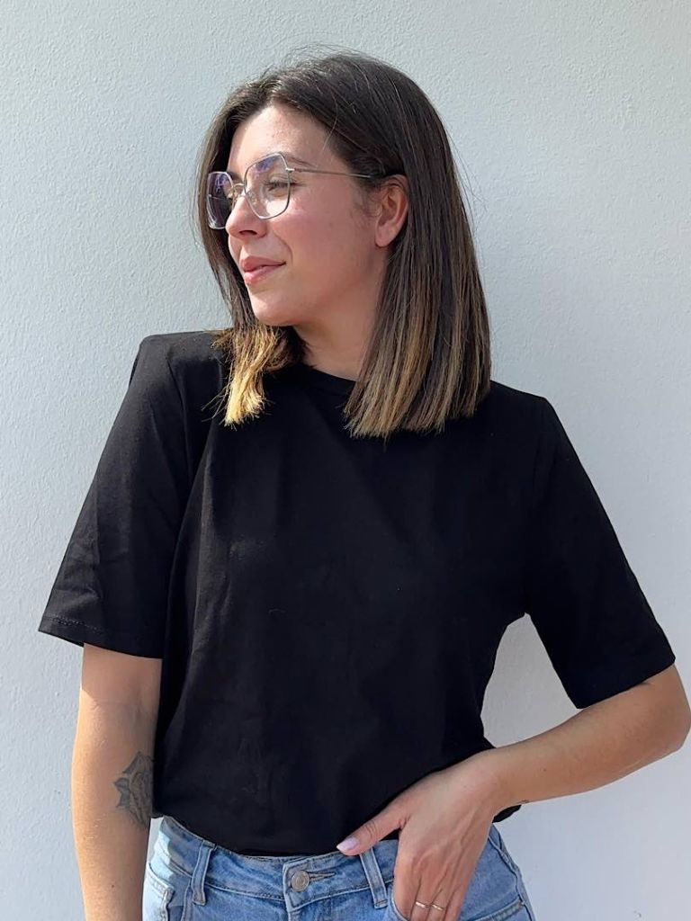 T-shirt basic con spalline