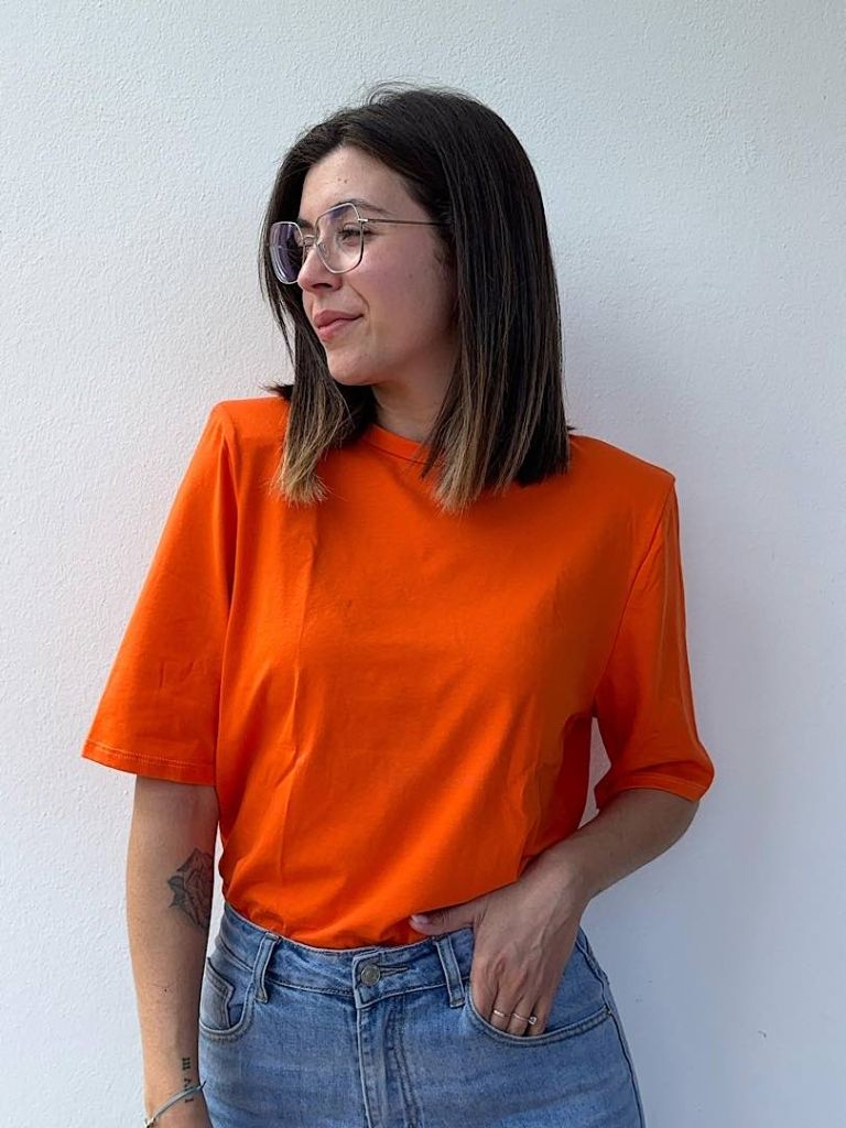 T-shirt basic con spalline