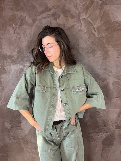 Giacca denim donna verde salvia modello AIDA con vestibilit&agrave; oversize e d