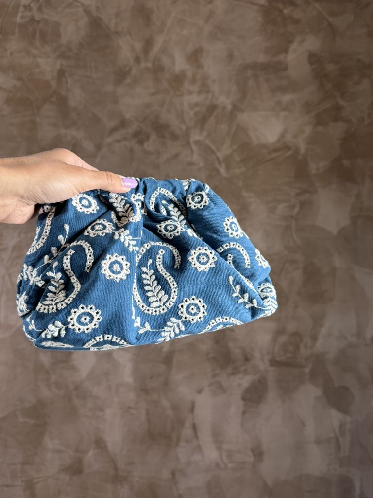 Pochette ricamate