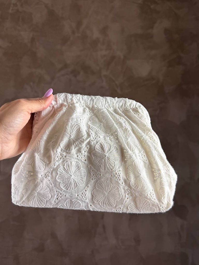 Pochette ricamate