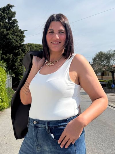 body curvy spalla larga bianco