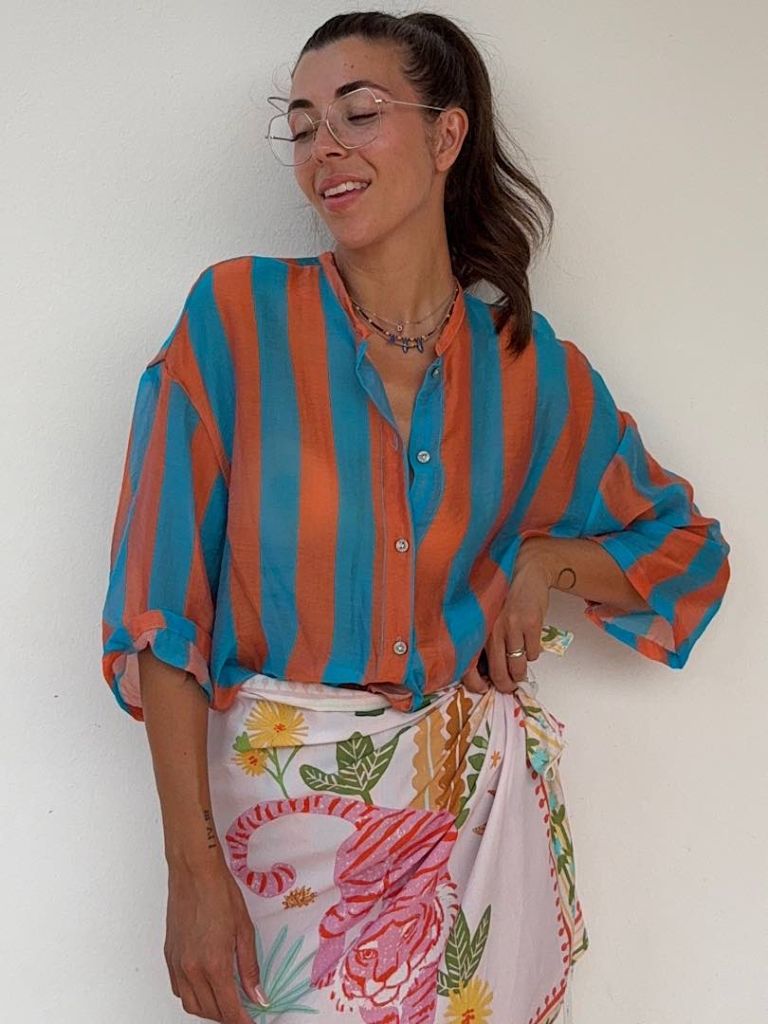 Camicia a righe azzurre e arancio