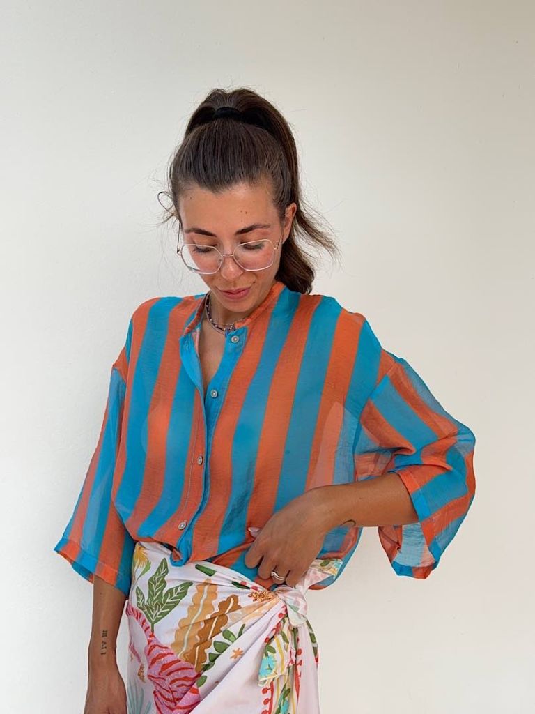 Camicia a righe azzurre e arancio