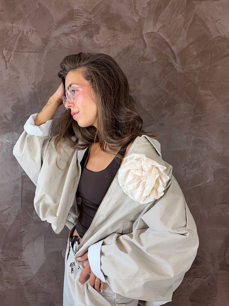 Bomber Oversize con Spilla Fiore Removibile