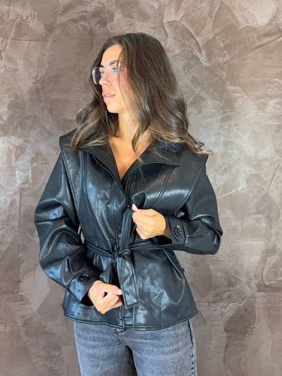 Giacca in Ecopelle nera con cintura