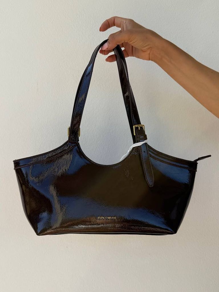 Borsa Mezzaluna in vernice