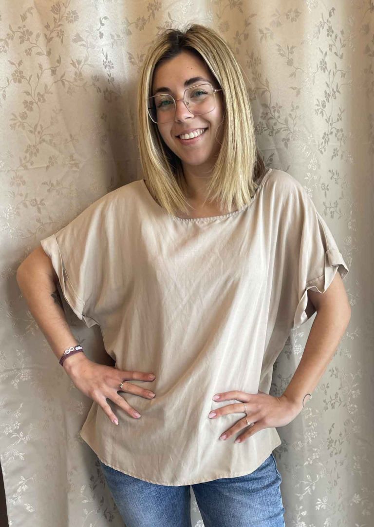 Blusa over beige