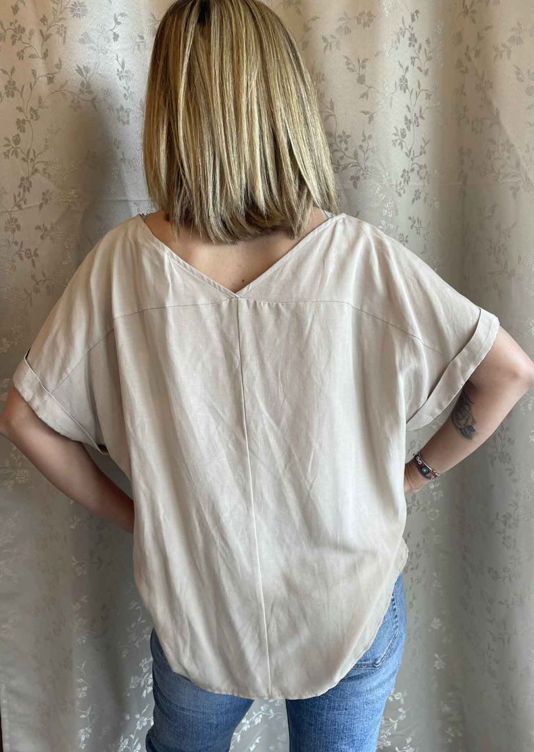 Blusa over beige